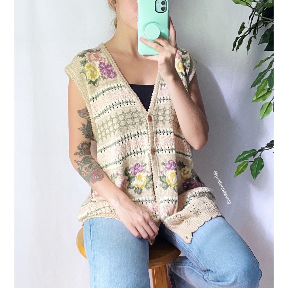 🌿 Vintage Hand Knit Floral Grandma Cardigan Vest